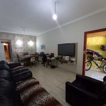 Casa em Praia Grande, bairro Guilhermina