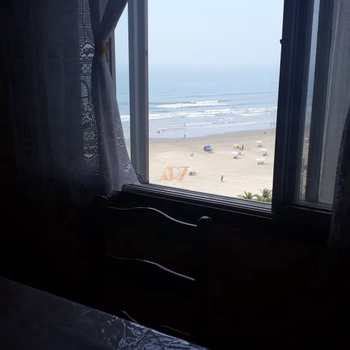 Apartamento em Praia Grande, bairro Mirim