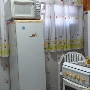 Kitnet em Praia Grande, bairro Canto do Forte