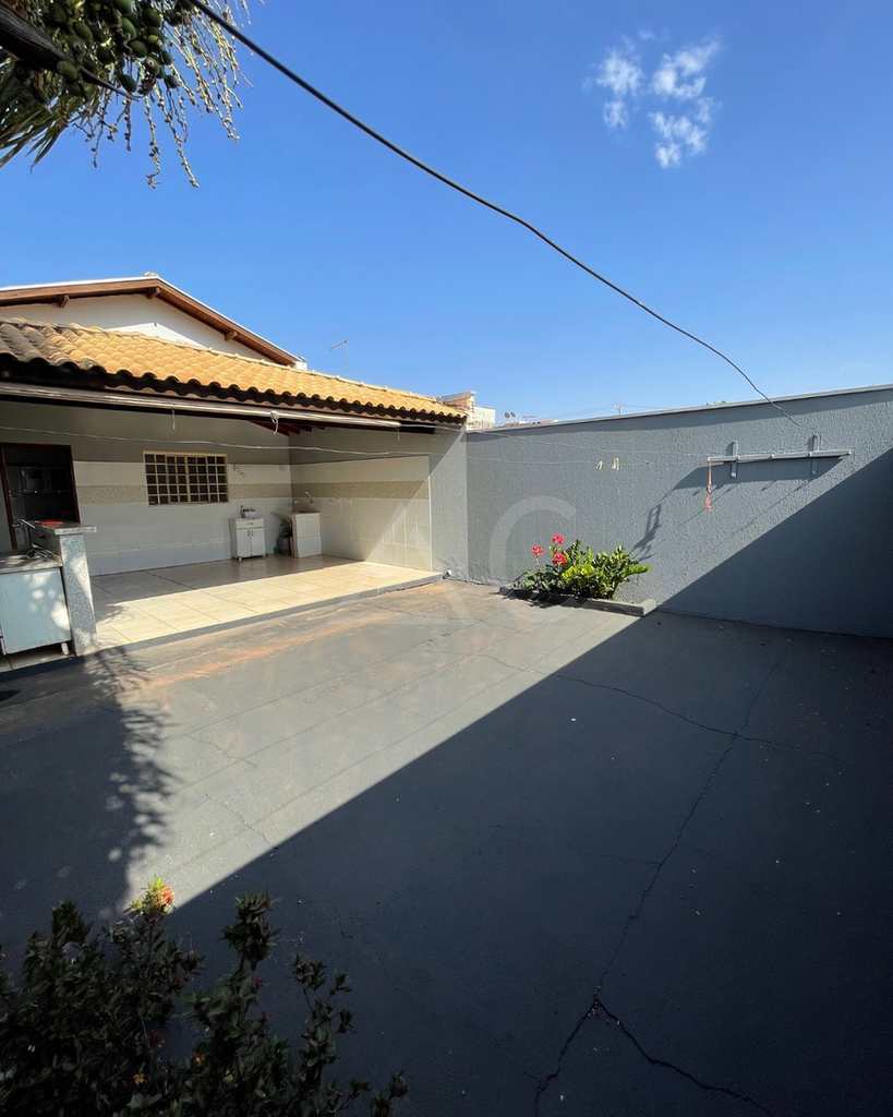 Casa em Jales, no bairro Jardim Santo Expedito