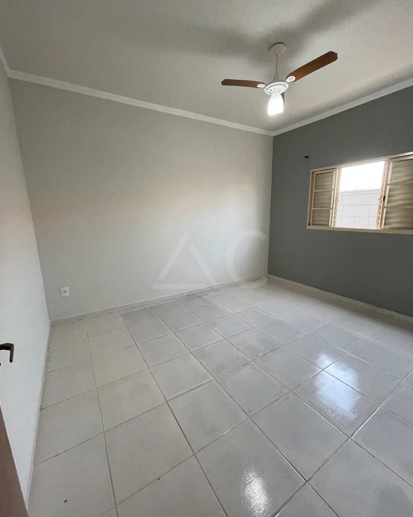 Casa em Jales, no bairro Jardim Santo Expedito