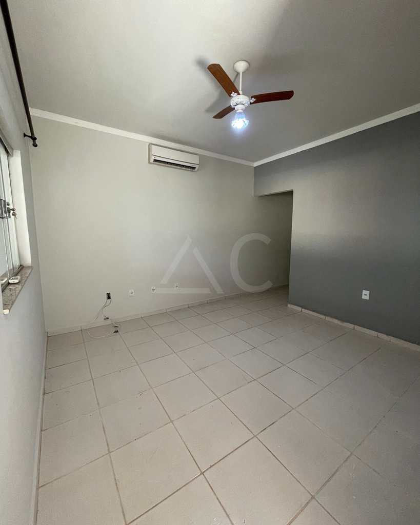 Casa em Jales, no bairro Jardim Santo Expedito