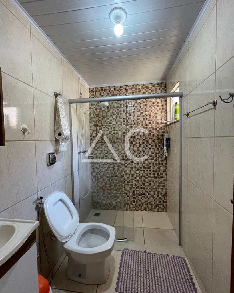 Casa em Jales, no bairro Conjunto Habitacional José Antonio Caparroz Bogaz