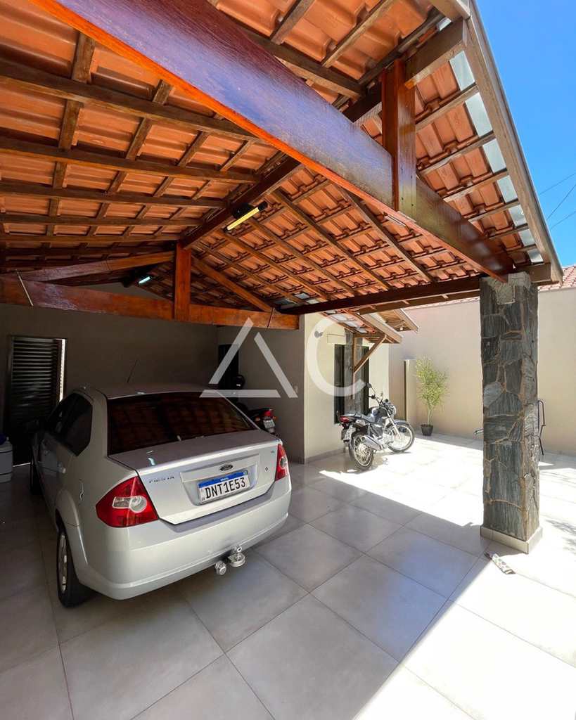 Casa em Jales, no bairro Conjunto Habitacional José Antonio Caparroz Bogaz