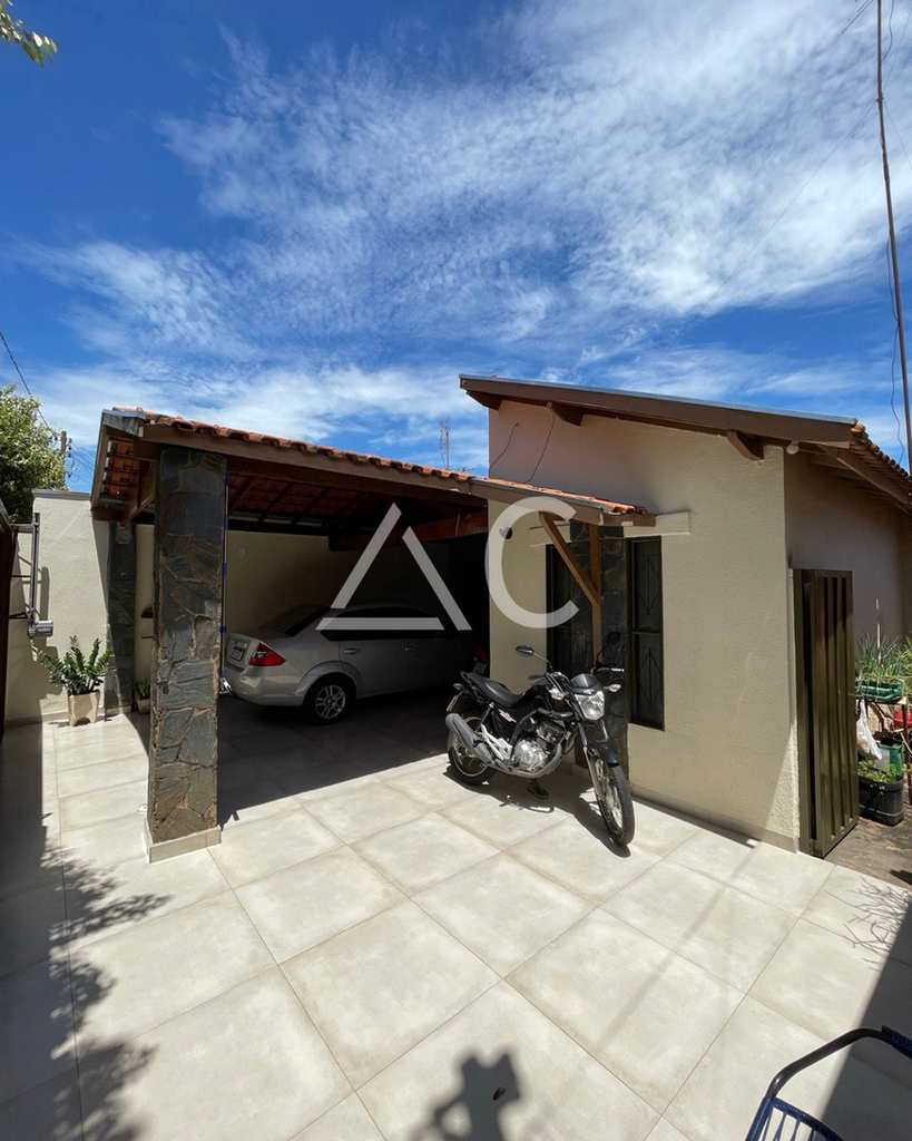 Casa em Jales, no bairro Conjunto Habitacional José Antonio Caparroz Bogaz