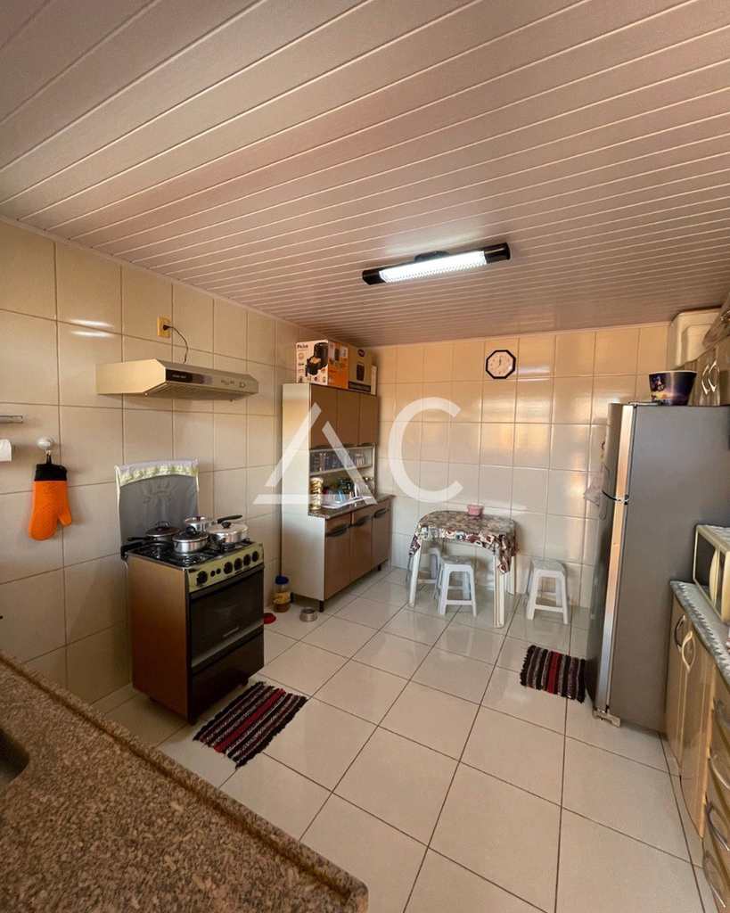 Casa em Jales, no bairro Conjunto Habitacional José Antonio Caparroz Bogaz