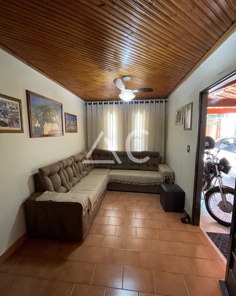 Casa em Jales, no bairro Conjunto Habitacional José Antonio Caparroz Bogaz