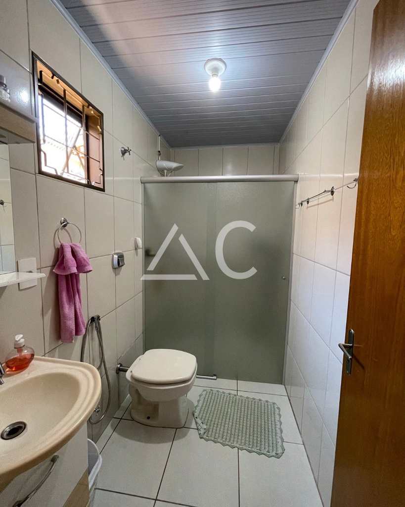 Casa em Jales, no bairro Conjunto Habitacional José Antonio Caparroz Bogaz