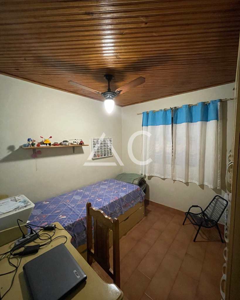 Casa em Jales, no bairro Conjunto Habitacional José Antonio Caparroz Bogaz