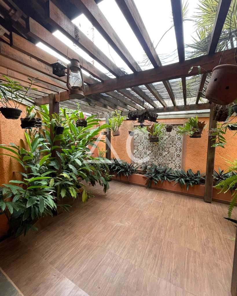 Casa em Jales, no bairro Jardim Pêgolo