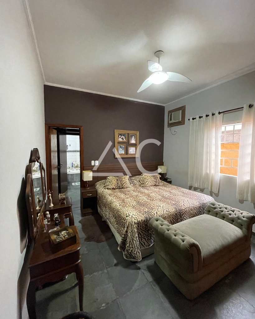 Casa em Jales, no bairro Jardim Pêgolo