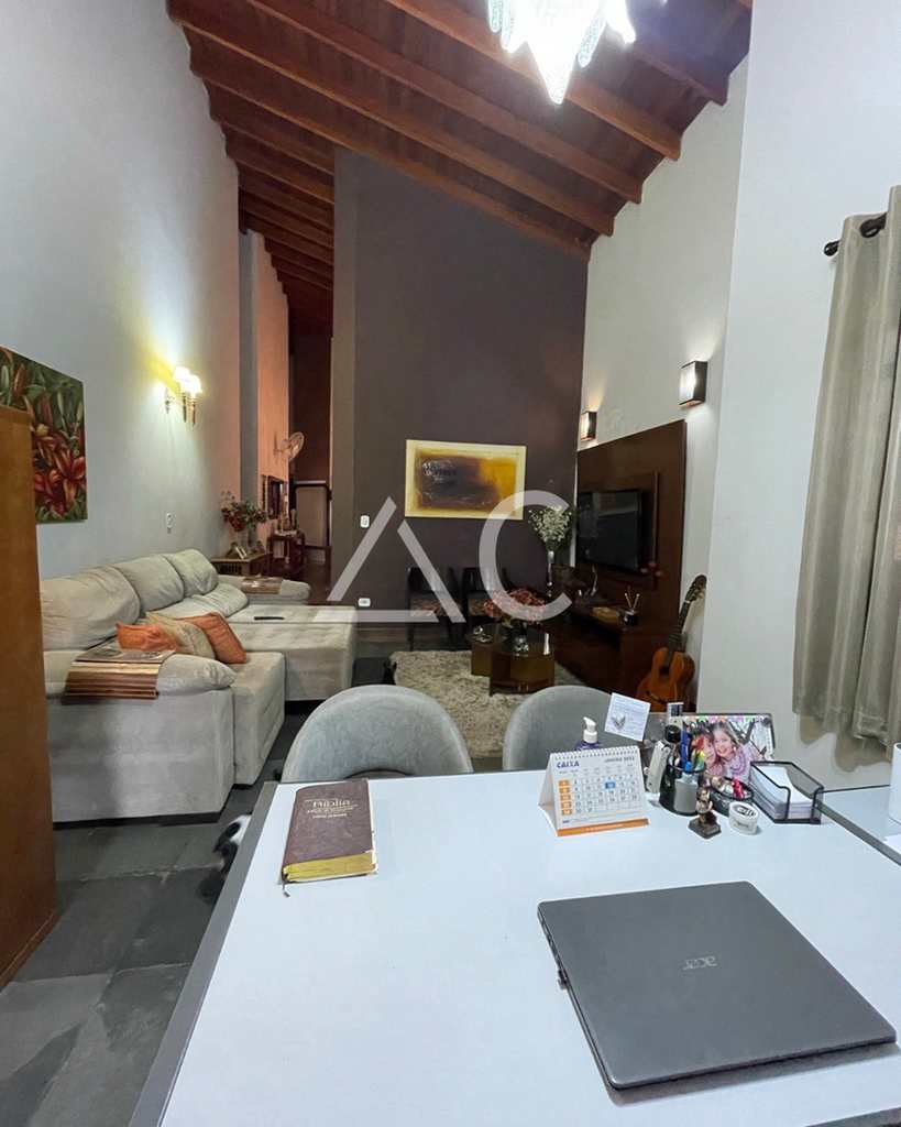 Casa em Jales, no bairro Jardim Pêgolo