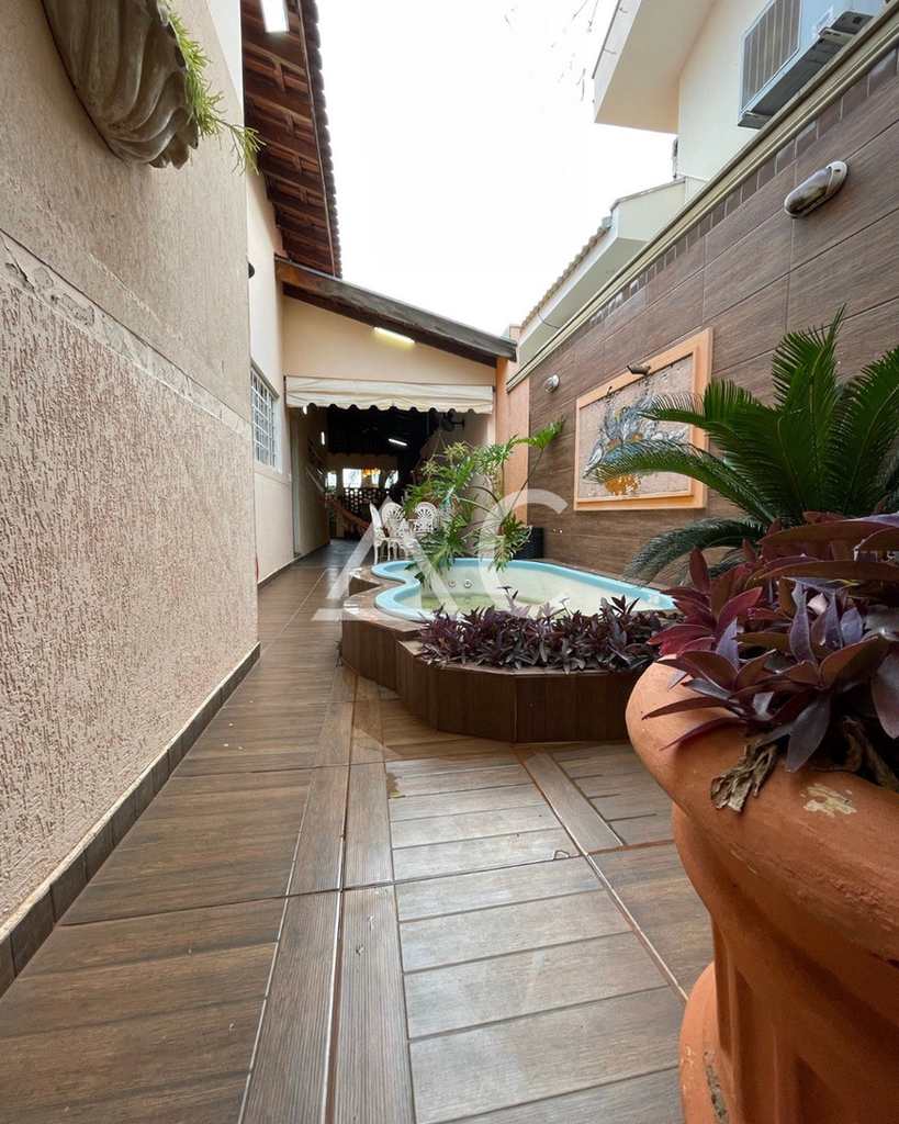 Casa em Jales, no bairro Jardim Pêgolo