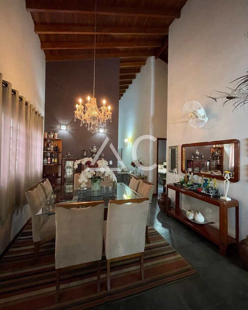 Casa em Jales, no bairro Jardim Pêgolo