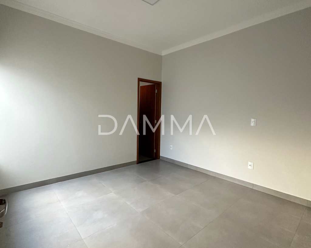 Casa em Jales, no bairro Conjunto Habitacional José Antonio Caparroz Bogaz