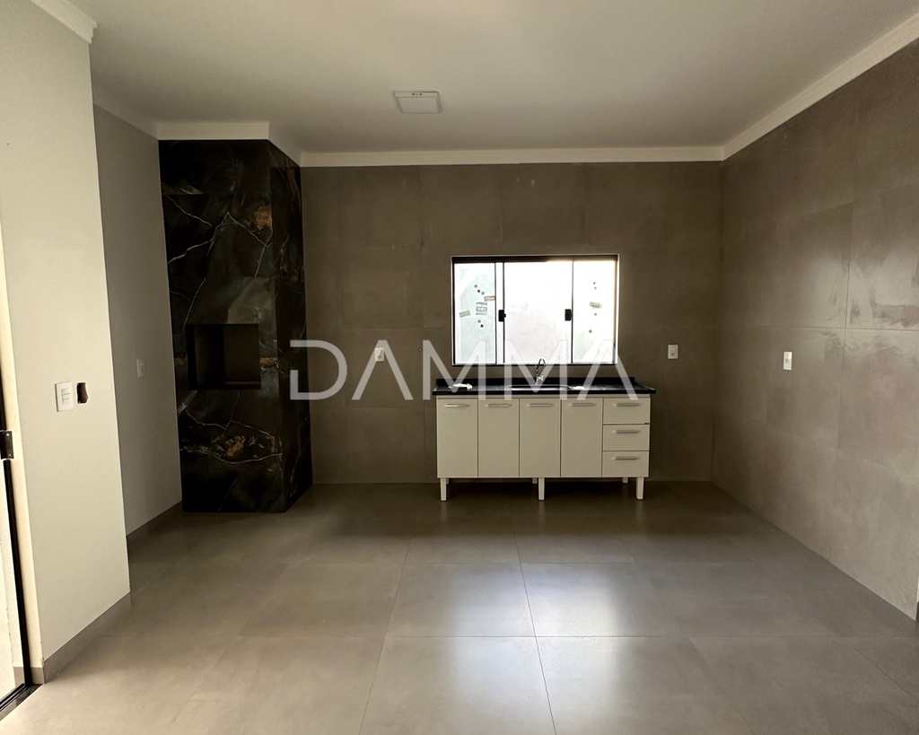 Casa em Jales, no bairro Conjunto Habitacional José Antonio Caparroz Bogaz