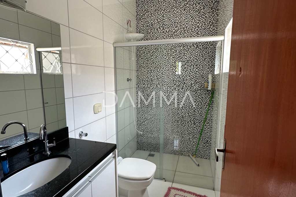 Casa em Jales, no bairro Conjunto Habitacional José Antonio Caparroz Bogaz