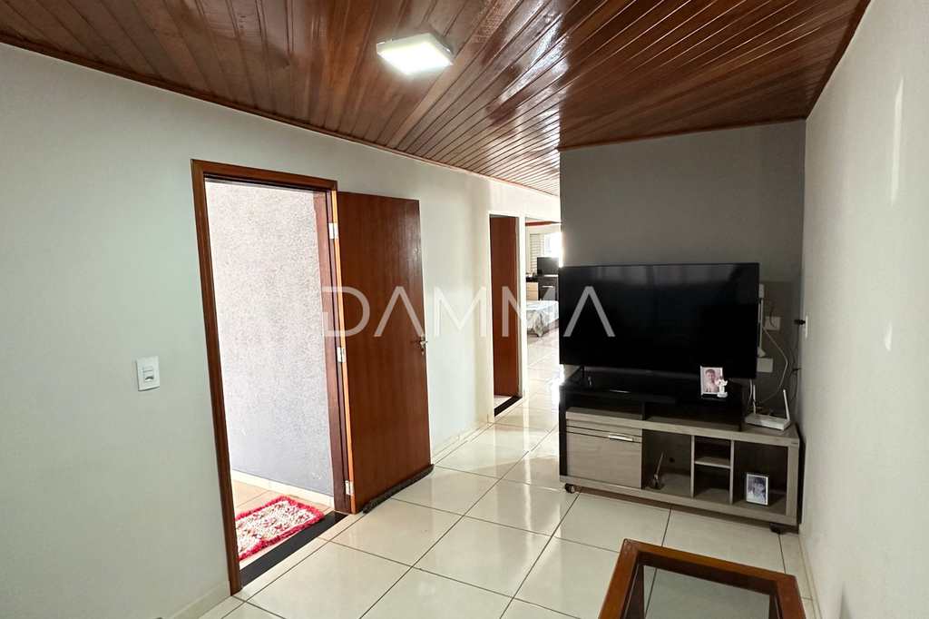 Casa em Jales, no bairro Conjunto Habitacional José Antonio Caparroz Bogaz