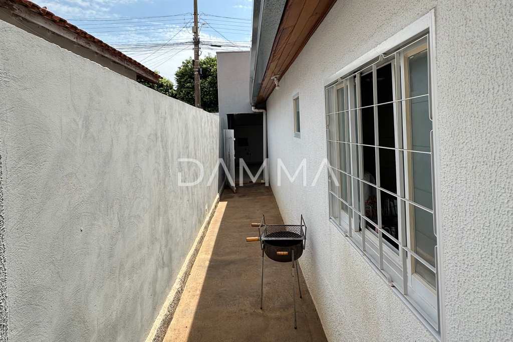 Casa em Jales, no bairro Conjunto Habitacional José Antonio Caparroz Bogaz