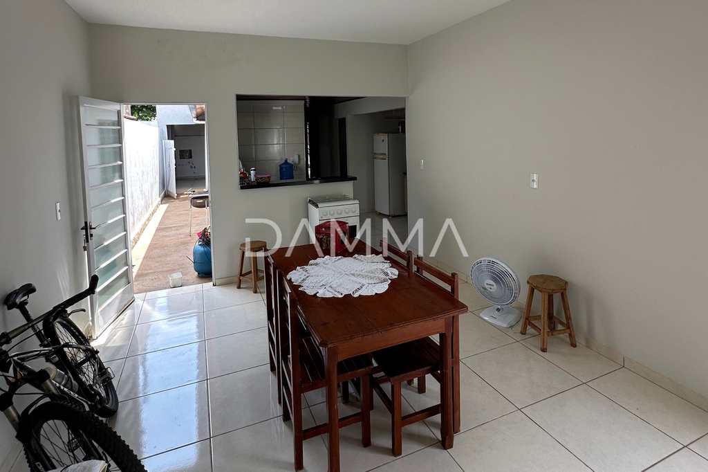 Casa em Jales, no bairro Conjunto Habitacional José Antonio Caparroz Bogaz