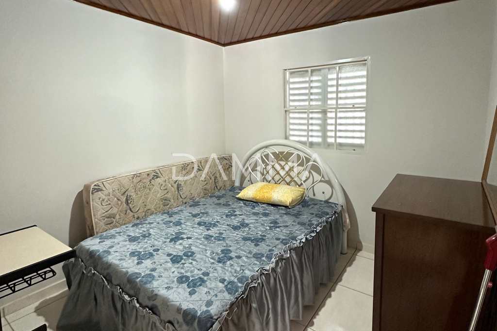 Casa em Jales, no bairro Conjunto Habitacional José Antonio Caparroz Bogaz