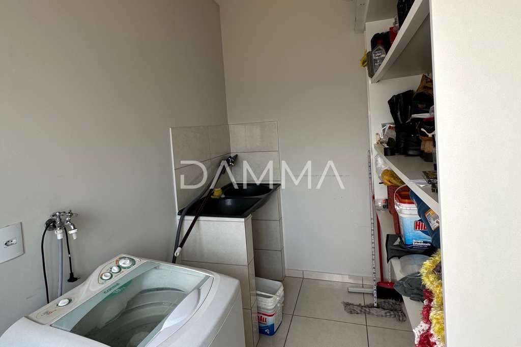 Casa em Jales, no bairro Conjunto Habitacional José Antonio Caparroz Bogaz