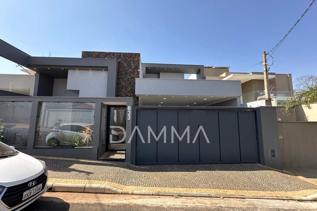 Casa em Jales, no bairro Jardim Pires de Andrade