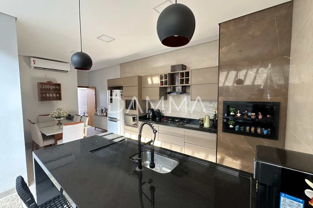 Casa em Jales, no bairro Jardim Oiti