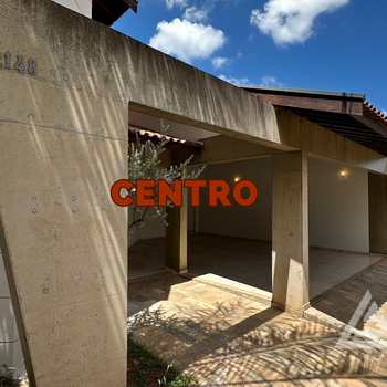 Casa em Jales, bairro Centro