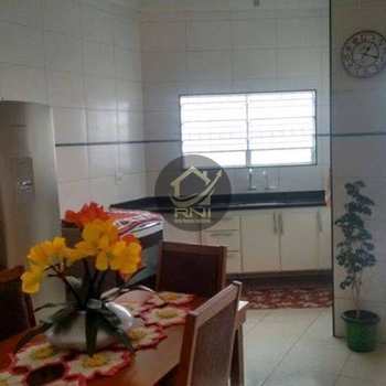 Sobrado em São Vicente, bairro Parque Bitaru