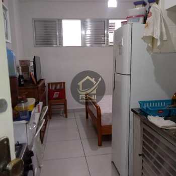 Kitnet em São Vicente, bairro Itararé