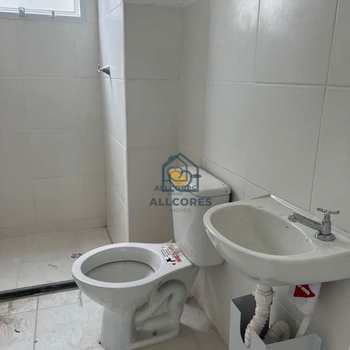 Apartamento em Suzano, bairro Parque Santa Rosa