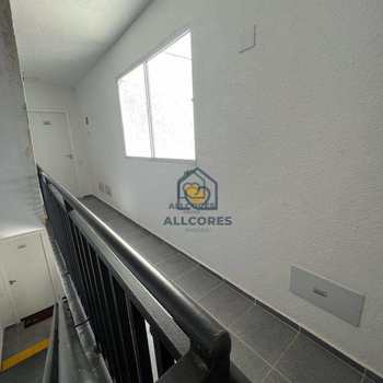 Apartamento em Suzano, bairro Parque Santa Rosa