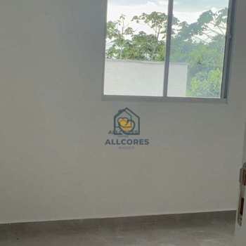 Apartamento em Suzano, bairro Parque Santa Rosa