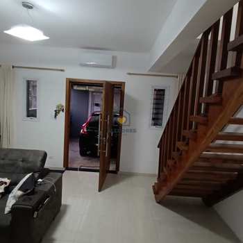 Sobrado em Mogi das Cruzes, bairro Biritiba Ussu