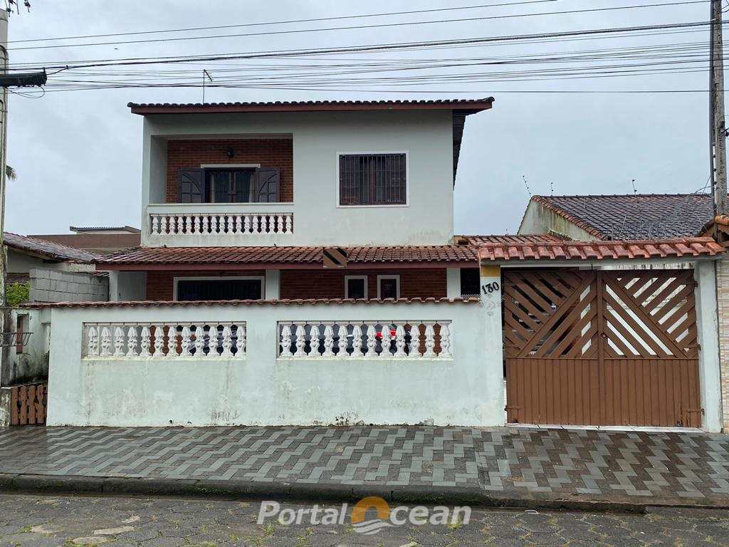Sobrado em Itanhaém, no bairro Jardim Belas Artes