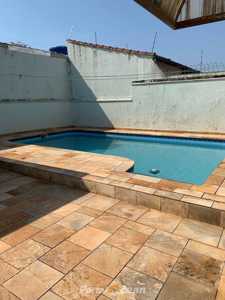 Sobrado em Itanhaém, no bairro Jardim Belas Artes