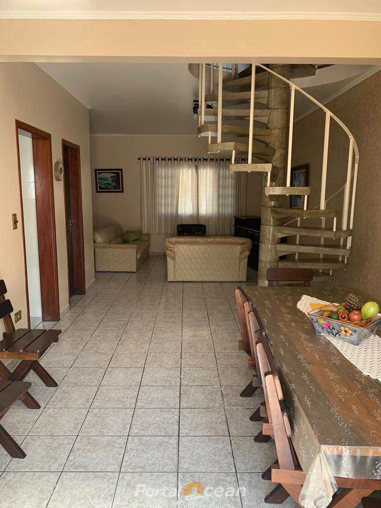 Sobrado em Itanhaém, no bairro Jardim Belas Artes