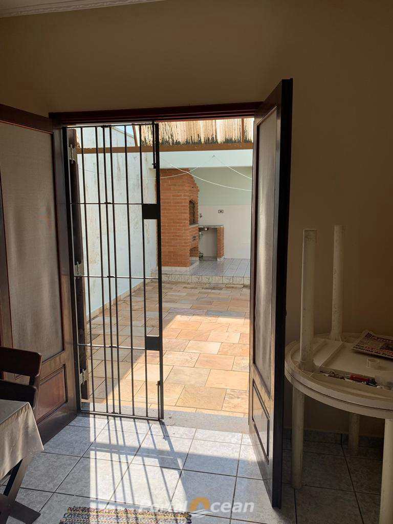 Sobrado em Itanhaém, no bairro Jardim Belas Artes