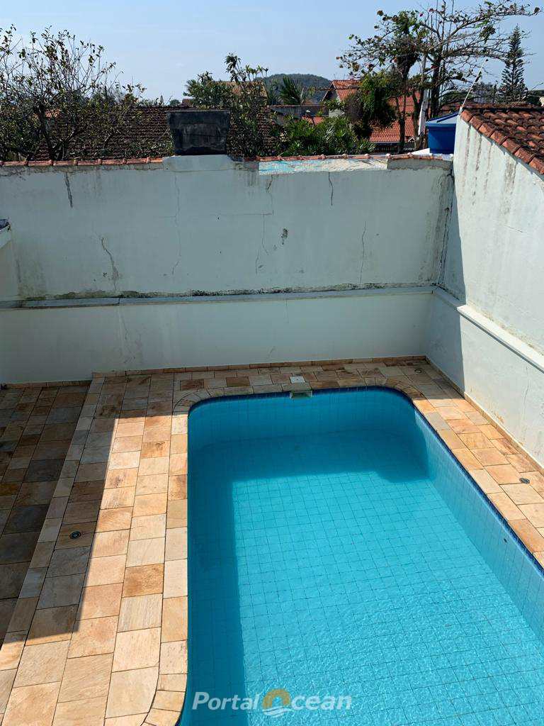 Sobrado em Itanhaém, no bairro Jardim Belas Artes