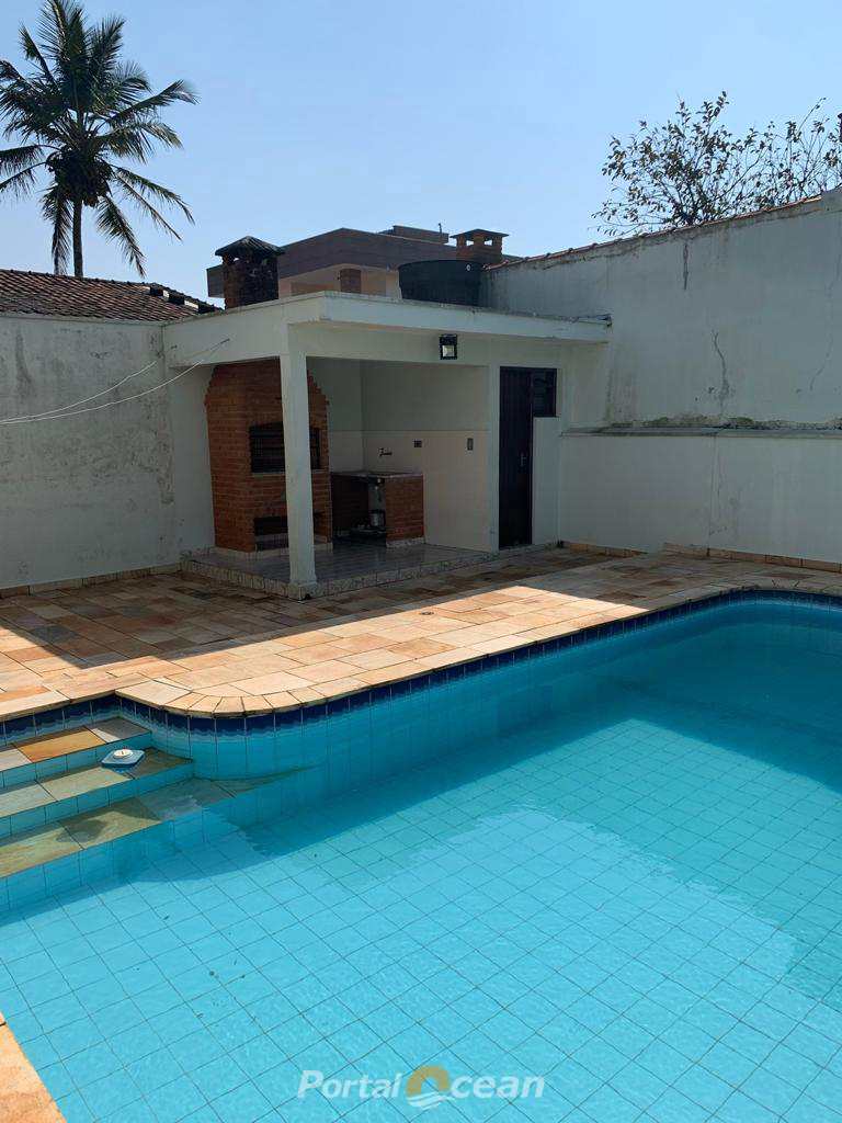 Sobrado em Itanhaém, no bairro Jardim Belas Artes