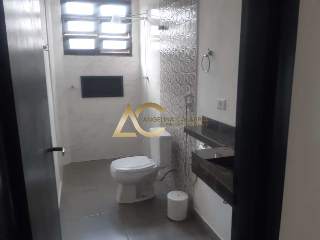 Casa em Guarujá, no bairro Jardim Virgínia