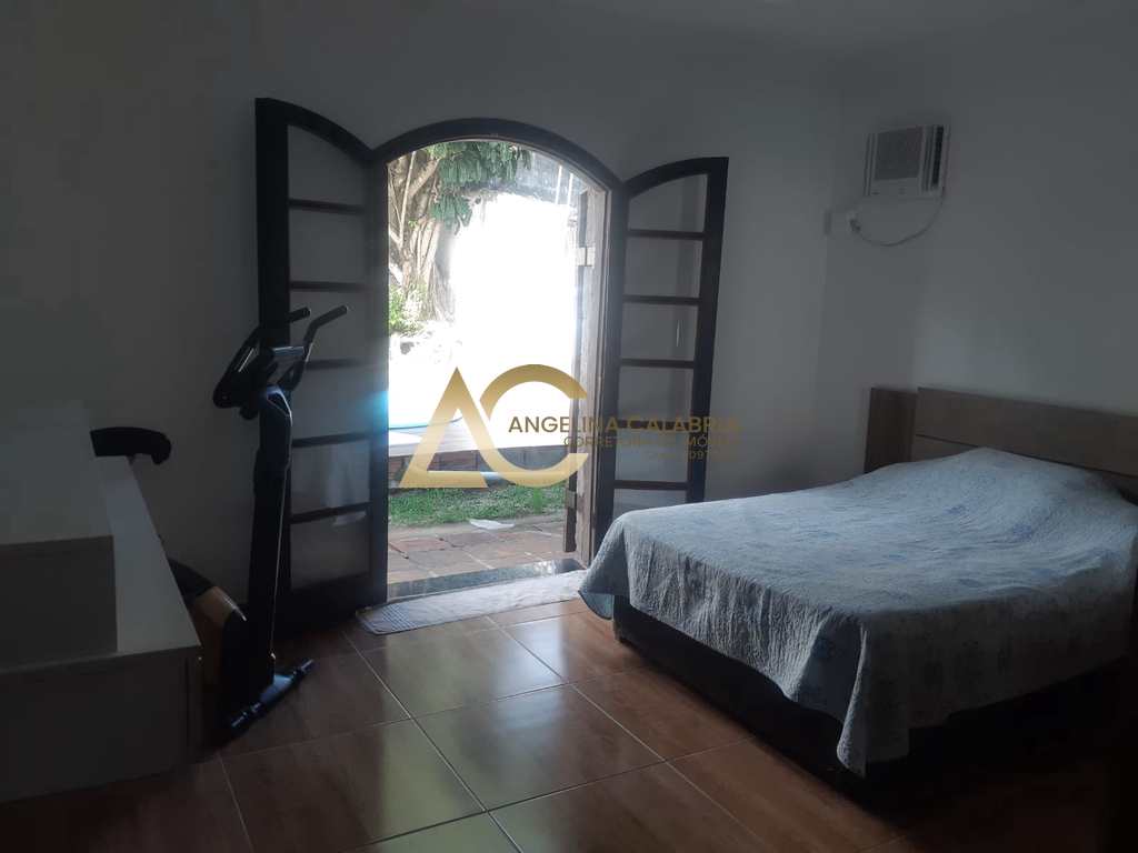 Casa em Guarujá, no bairro Jardim Virgínia