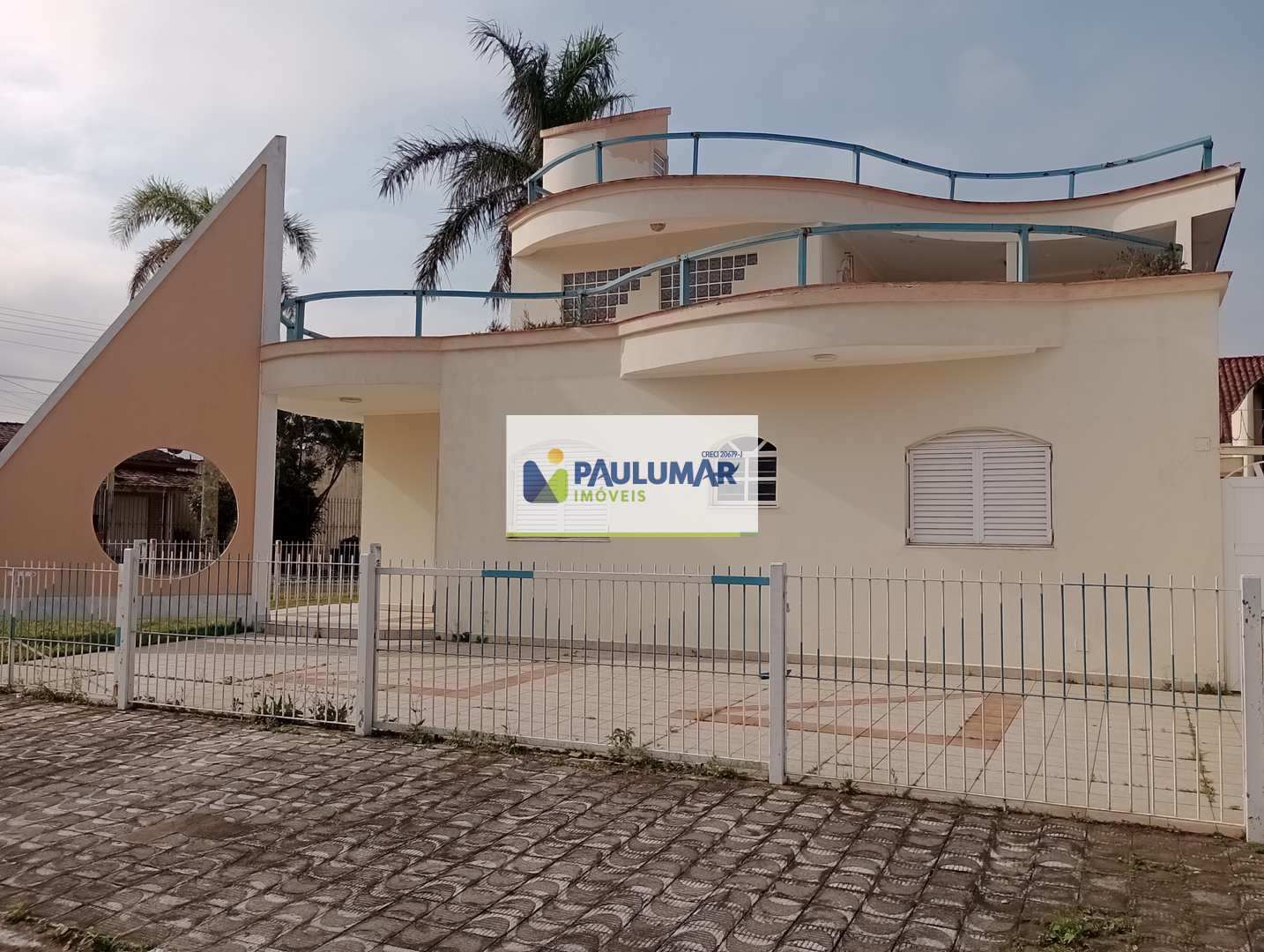 Sobrado à venda com 4 quartos, 240m² - Foto 1