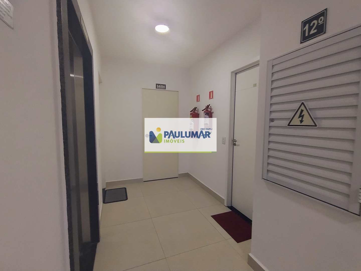 Apartamento à venda com 2 quartos, 70m² - Foto 2