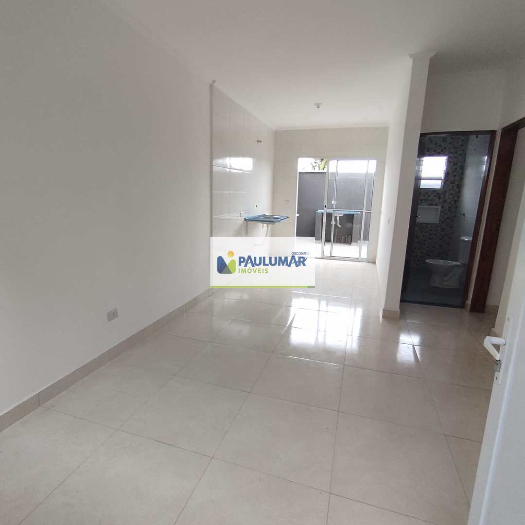 Casa à venda com 2 quartos, 70m² - Foto 4