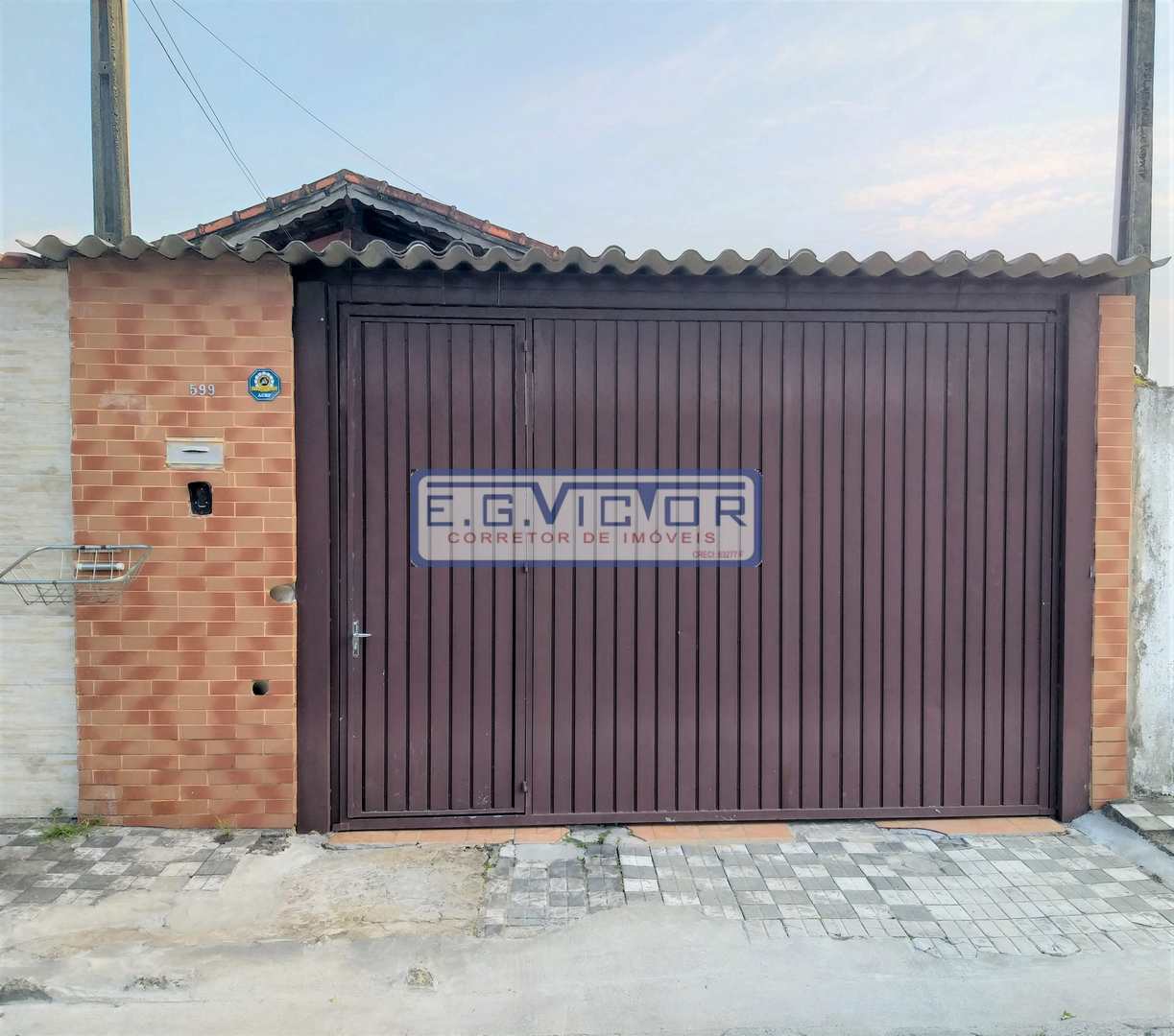 Casa à venda com 2 quartos, 1m² - Foto 1