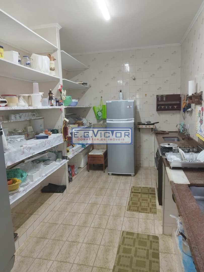 Casa à venda com 3 quartos, 227m² - Foto 11