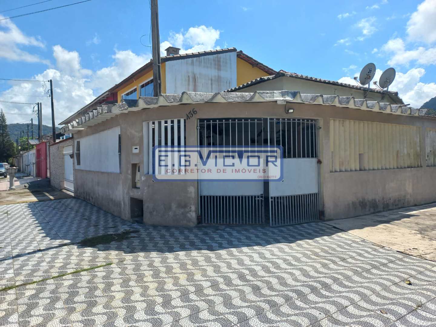 Casa à venda com 2 quartos, 103m² - Foto 1