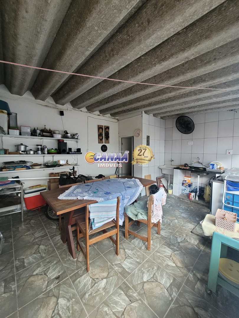 Casa à venda com 2 quartos, 63m² - Foto 11